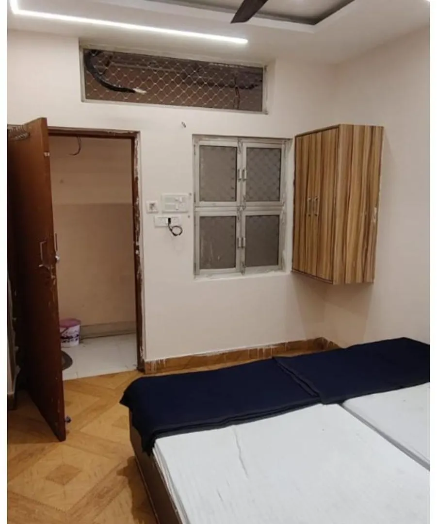 Hotel S-W-A-S-T-I-K Near Kashi Vishwanath Temple - Offers Budget Rooms With Wi-Fi Facility Room Service !Free Parking!Prime Location - Best Selling In 瓦拉纳西