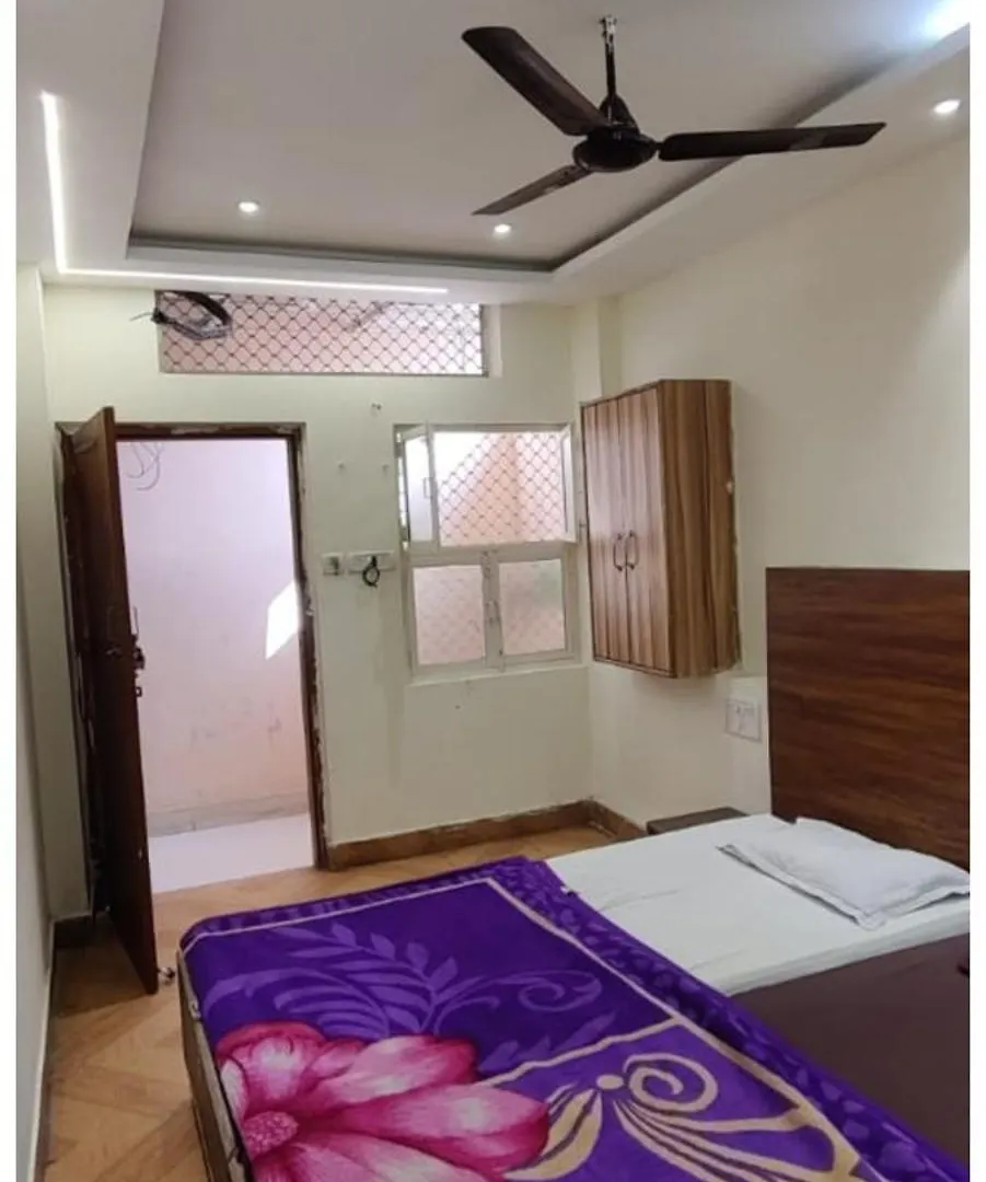 Hotel S-W-A-S-T-I-K Near Kashi Vishwanath Temple - Offers Budget Rooms With Wi-Fi Facility Room Service !Free Parking!Prime Location - Best Selling In 瓦拉纳西