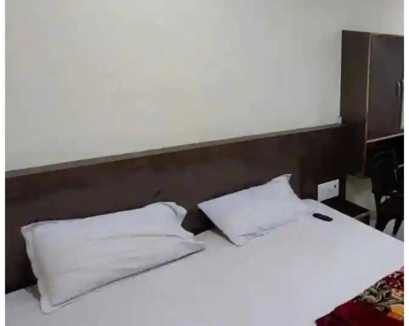 Hotel S-W-A-S-T-I-K Near Kashi Vishwanath Temple - Offers Budget Rooms With Wi-Fi Facility Room Service !Free Parking!Prime Location - Best Selling In 瓦拉纳西