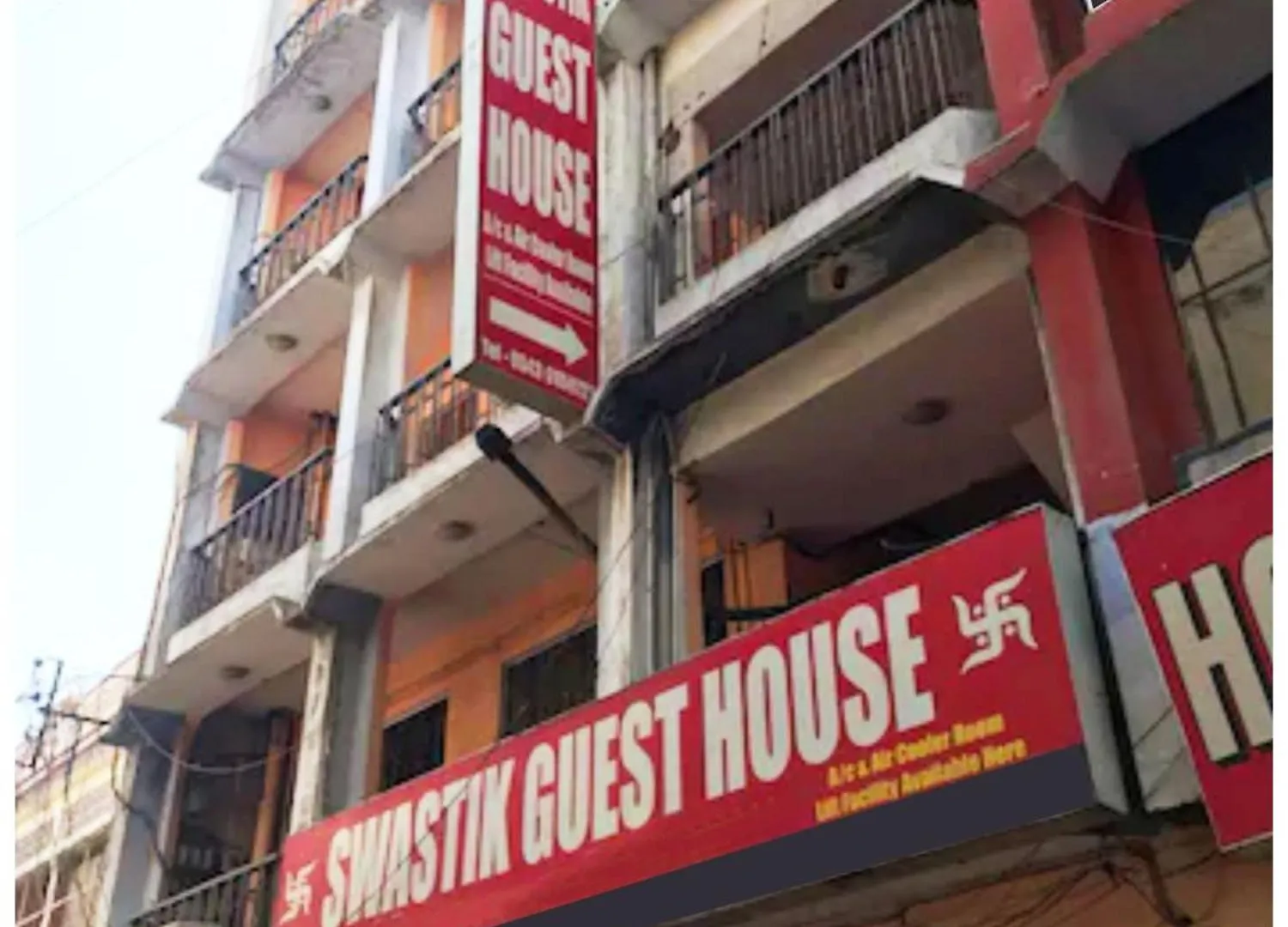 Hotel S-W-A-S-T-I-K Near Kashi Vishwanath Temple - Offers Budget Rooms With Wi-Fi Facility Room Service !Free Parking!Prime Location - Best Selling In 瓦拉纳西