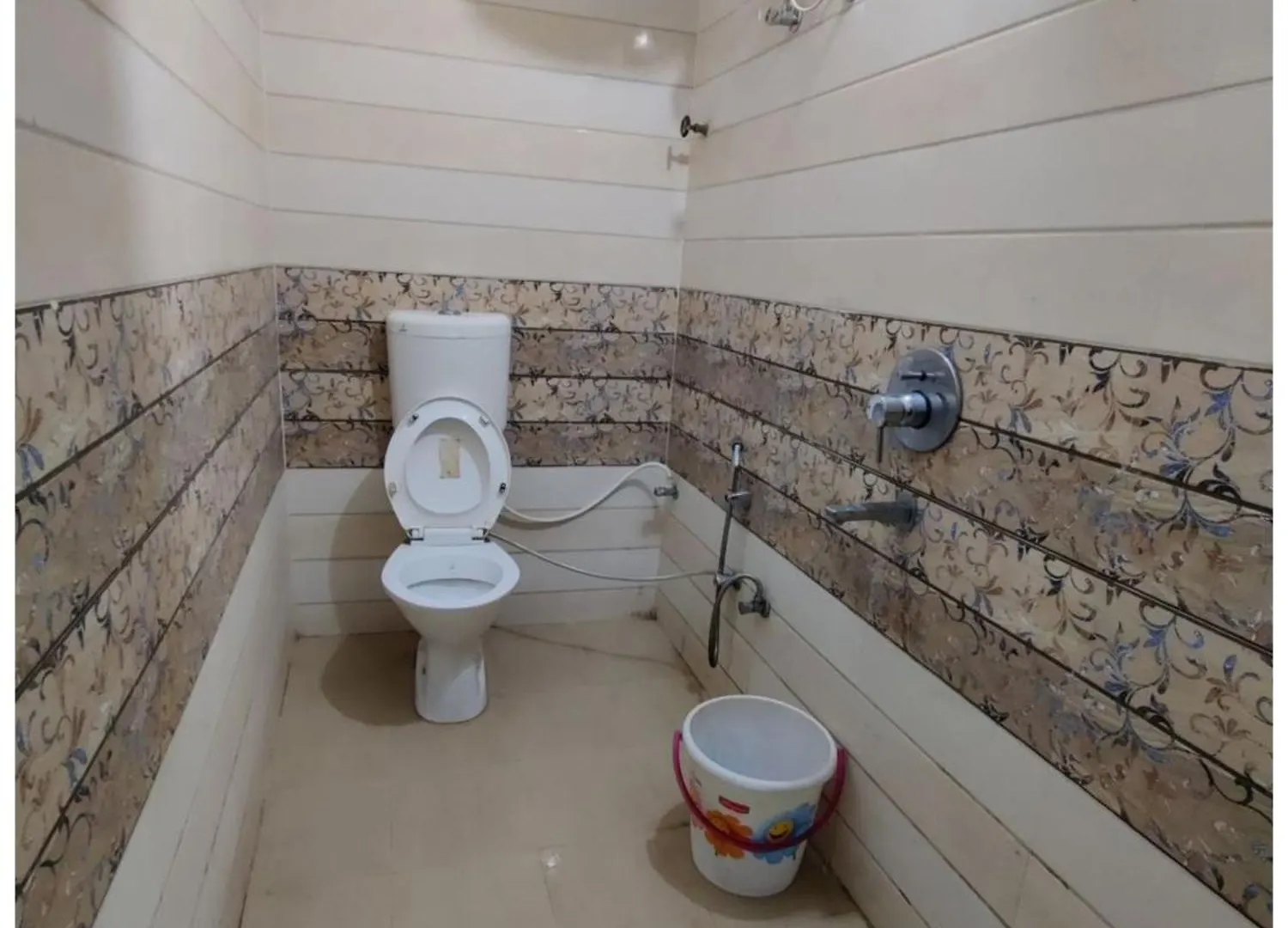 Hotel S-W-A-S-T-I-K Near Kashi Vishwanath Temple - Offers Budget Rooms With Wi-Fi Facility Room Service !Free Parking!Prime Location - Best Selling In 瓦拉纳西